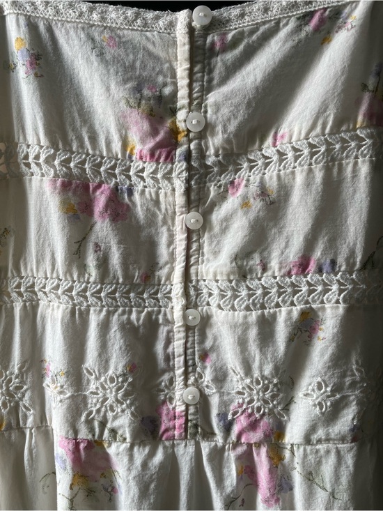 Universal Thread Dresses & Skirts - Universal Thread White Pink Floral Dress w/ pleats, eyelet & lace detailing